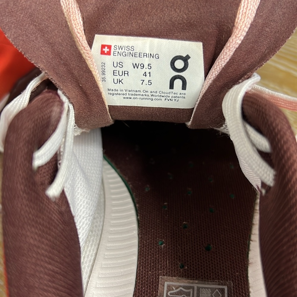 ON Running Women's Ombré Sunset Colors Cloudtec Sneakers 9.5 - Picture 3 of 13